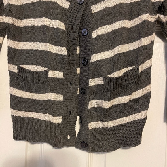 Juniors Size M Decree sweater - Picture 6 of 7